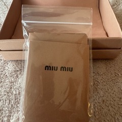 miumiu  チェーンショルダーウォレットの画像