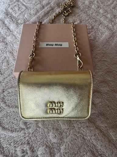 miumiu  チェーンショルダーウォレット
