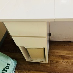 ダイニングテーブルの画像