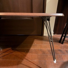 折りたたみ机の画像