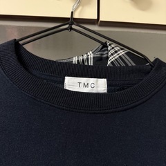 黒のトレーナーの画像