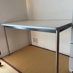 【引取限定】スチールケースのチェアとオカムラのデスクセット（4,000円）の画像