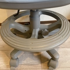 子供用　学習椅子　キャスター付きの画像