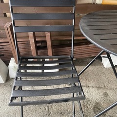 ２人の仲をより高める事が出来る机、椅子の画像