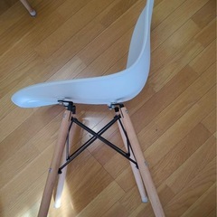 リプロダクト　イームズチェア　ホワイト（パッド付き）　二脚セットの画像