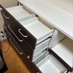 大型食器棚　ダークブラウン　ファミリー向けの画像