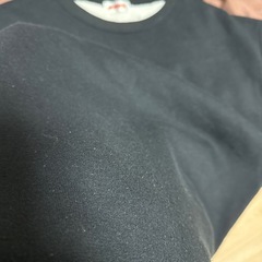 黒のトレーナーの画像