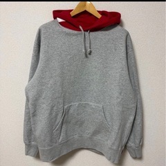 supremeパーカーの画像