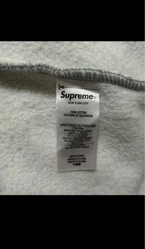 supremeパーカー