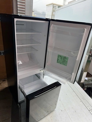NO B870?福岡市内配送設置無料✨?REFAGE YRZ-F15LK 2ドア冷蔵庫 156L 右開き ブラック 2024年