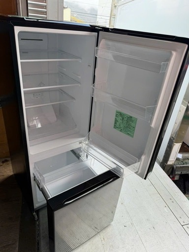 NO B870?福岡市内配送設置無料✨?REFAGE YRZ-F15LK 2ドア冷蔵庫 156L 右開き ブラック 2024年