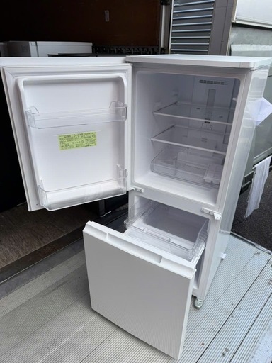 NO B875?福岡市内配送設置無料✨?冷蔵庫 ホワイト系 SJ-D15G-W [152L /2ドア /右開き/左開き付け替えタイプ]