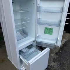 NO B876🌈福岡市内配送設置無料✨🌈ヤマダオリジナル 冷蔵庫 179L 右開き 2ドア 幅48.6cm 一人暮し向け 耐熱トップテーブル REFAGE YRZ-F17M ホワイト系 2024年 みしy未使用の画像