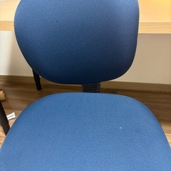 机、椅子、ライトセットの画像