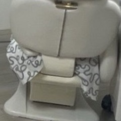 タカラベルモント 電動美容チェア ライト付　美容サロン マツエク ネイル 昇降　リクライニング動作確認済　色ホワイト　直接引取希望の画像