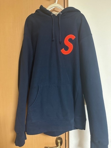 supremeパーカー