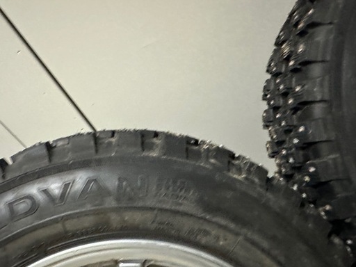 スパイクタイヤADVAN2本　