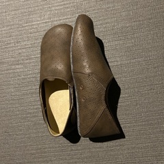 未使用無印良品24.0cmブラウン足なりパンチングスリッポンの画像