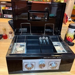 手提げ金庫 会計ケース 貯金箱 コインケース 紙幣整理 金属製 ダイヤル式 ブラックの画像