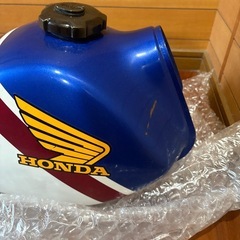 FTR223 純正タンクの画像