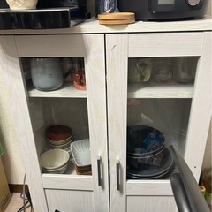 食器キャビネットの画像