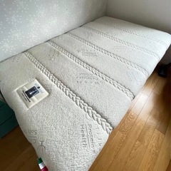 セミダブルベットフレーム&マットレスの画像