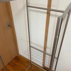 室内干しラックの画像