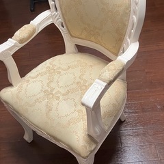 アンティークな椅子の画像