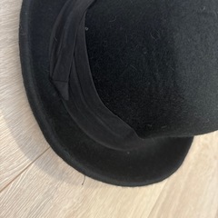 黒のウールハットの画像