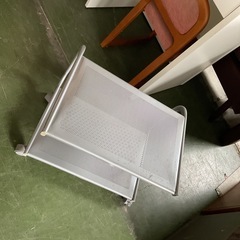 キャスター付きワゴン　2段　中古の画像