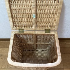 蓋付きバスケットの画像