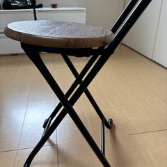折りたたみ椅子の画像