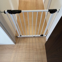 ベビーゲート　アイリスオーヤマ　　セーフティゲート　スチールゲートの画像