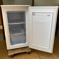 【冷凍庫】IRIS OHYAMA/アイリスオーヤマ IUSD-6B-W 冷凍庫 2022年製 通電OK 動作品 A096の画像