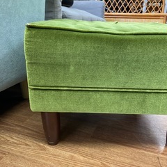 オットマン カリモク60　ヤブレ・ヘタリ・脚キズ有り モケットグリーンの画像