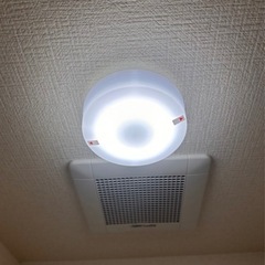 2024年製　アイリスオーヤマ(IRIS OHYAMA) 小型シーリングライト 玄関 洗面所 トイレ 廊下 物置きに 1200lm 電球色 照明　SCL12L-MCHLの画像