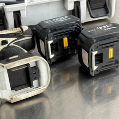 A674◇マキタ インパクトドライバ◇14.4V◇3.0Ahバッテリー2個◇TD130Dの画像