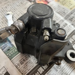 XJ400.550純正キャリパーセットとおまけの画像