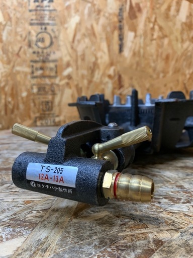 a(7851) 新品 未使用☆ タチバナ 鋳物コンロ ハイカロリーコンロ TS-205 二重 種火無 全長525 直径330 高さ13