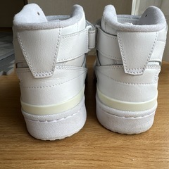 美品✨adidas ハイカットスニーカー　レディース２３.５cmの画像