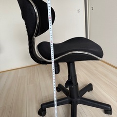デスクチェアー（高さ調節可能）の画像