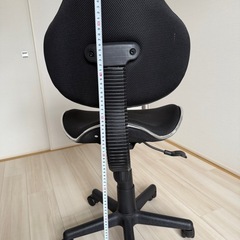 デスクチェアー（高さ調節可能）の画像