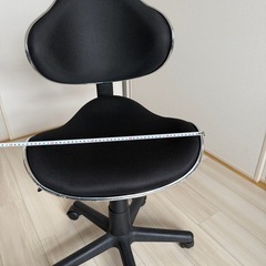 デスクチェアー（高さ調節可能）の画像
