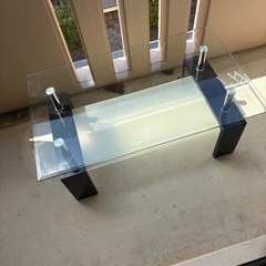 ガラステーブルの画像