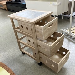 今2602-1358 3段 キッチンストッカー キッチンワゴン 天板タイル キャスター付き 隙間収納 キズ汚れ有りの画像
