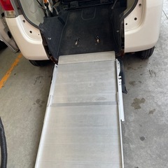 福祉車両　タントの画像