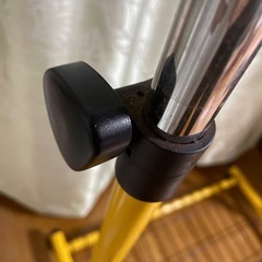 【昭和レトロ📺】日本製❗️オシャレ可愛い💃♥️黄色い 💛ハンガーラック イエロー 収縮自在 キャスター付きの画像