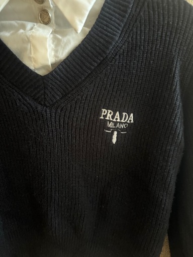 PRADA レイヤードロゴニット