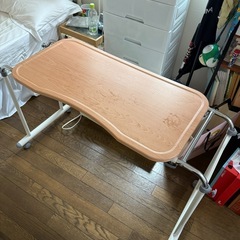ベッド用調整可能テーブルの画像