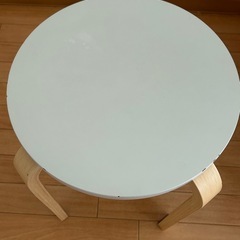 ライトグレー スツールの画像